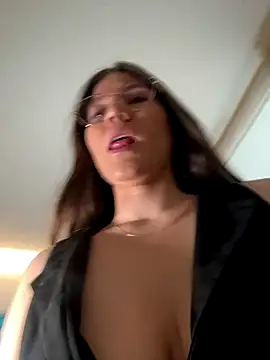 Snapshot of AmelieLaurent_ chatting on 11-11-25, 08:53 AmelieLaurent online show from 11-11-25, 08:53