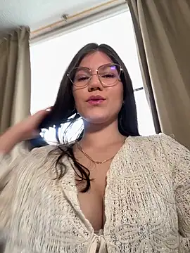 Snapshot of AmelieLaurent_ chatting on 11-12-25, 03:01 AmelieLaurent online show from 11-12-25, 03:01