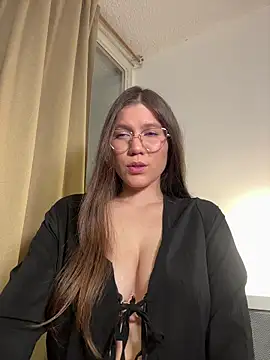 Snapshot of AmelieLaurent_ chatting on 11-29-25, 12:57 AmelieLaurent online show from 11-29-25, 12:57