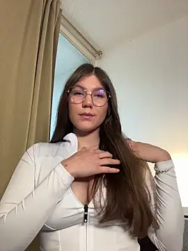 Snapshot of AmelieLaurent_ chatting on 12-05-25, 03:41 AmelieLaurent online show from 12-05-25, 03:41