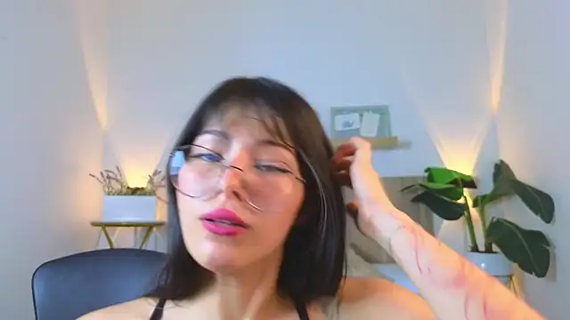 Snapshot of riley_sierra chatting on 12-12-24, 07:37 riley sierra online show from 12-12-24, 07:37