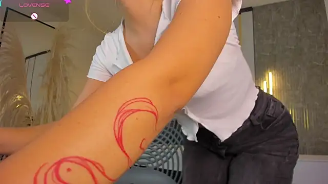 Snapshot of riley_sierra chatting on 12-04-25, 12:47 riley sierra online show from 12-04-25, 12:47