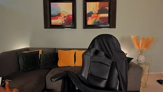 Snapshot of PuiYee chatting on 01-20-25, 06:10 PuiYee online show from 01-20-25, 06:10