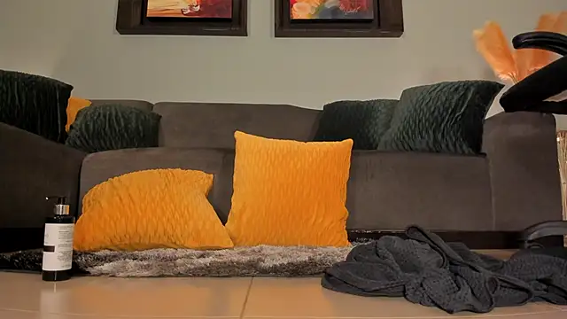 Snapshot of PuiYee chatting on 01-21-25, 06:02 PuiYee online show from 01-21-25, 06:02