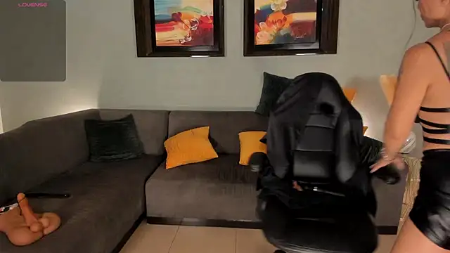 Snapshot of PuiYee chatting on 01-23-25, 11:58 PuiYee online show from 01-23-25, 11:58