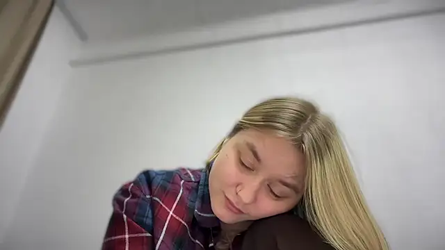 Snapshot of Isabel-Bailey chatting on 10-04-25, 08:40 Isabel-Bailey online show from 10-04-25, 08:40