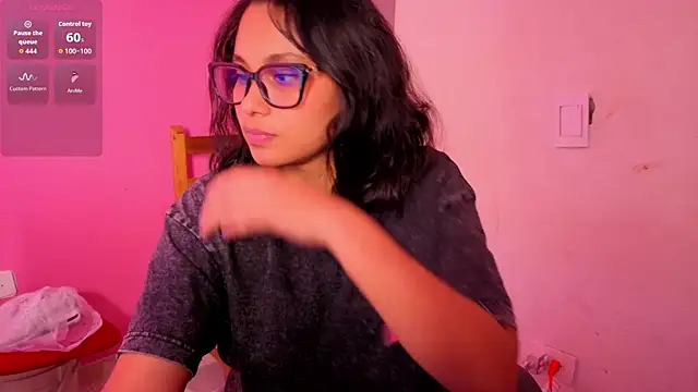 Snapshot of Cuteprincess21 chatting on 10-15-25, 12:22 Cuteprincess21 online show from 10-15-25, 12:22