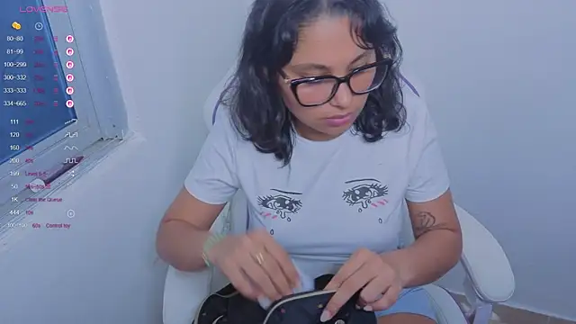 Snapshot of Cuteprincess21 chatting on 11-18-25, 11:59 Cuteprincess21 online show from 11-18-25, 11:59