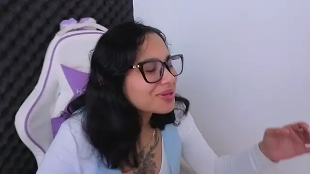 Snapshot of Cuteprincess21 chatting on 02-08-26, 01:42 Cuteprincess21 online show from 02-08-26, 01:42