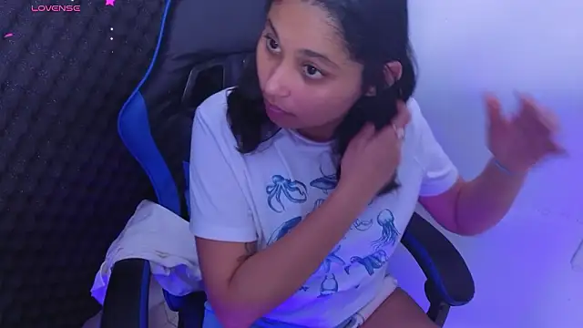 Snapshot of Cuteprincess21 chatting on 02-18-26, 01:45 Cuteprincess21 online show from 02-18-26, 01:45