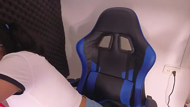 Snapshot of Cuteprincess21 chatting on 02-20-26, 02:30 Cuteprincess21 online show from 02-20-26, 02:30