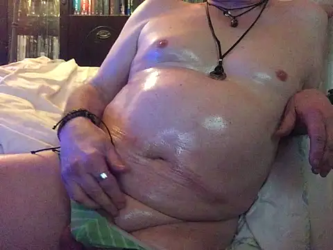 Snapshot of Truhart chatting on 10-25-25, 01:29 Truhart online show from 10-25-25, 01:29