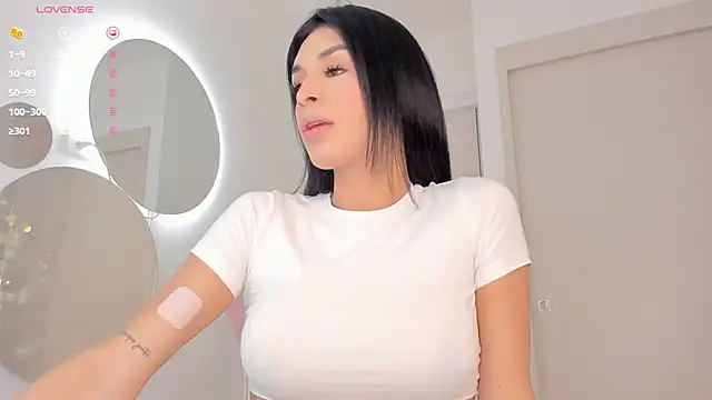 Snapshot of mia_yourmommy chatting on 02-27-25, 11:04 mia yourmommy online show from 02-27-25, 11:04