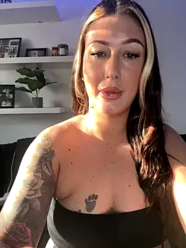 Snapshot of MissyLeeX chatting on 10-05-25, 08:45 MissyLeeX online show from 10-05-25, 08:45