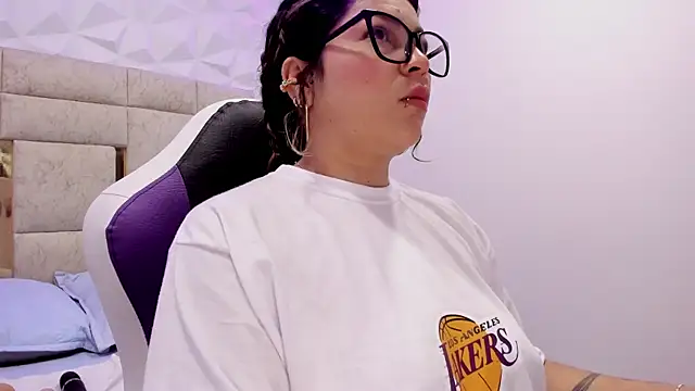 Snapshot of PauletteJ chatting on 01-29-25, 11:30 PauletteJ online show from 01-29-25, 11:30