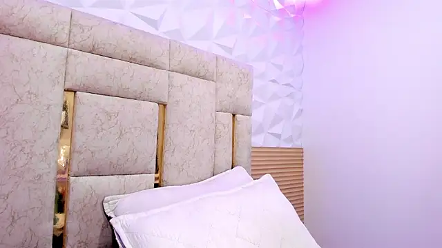 Snapshot of PauletteJ chatting on 03-20-25, 11:49 PauletteJ online show from 03-20-25, 11:49