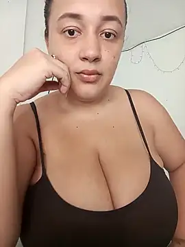 Snapshot of Miss-boobs chatting on 01-21-25, 07:17 Miss-boobs online show from 01-21-25, 07:17