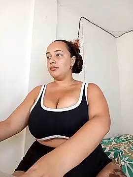 Snapshot of Miss-boobs chatting on 02-02-25, 05:37 Miss-boobs online show from 02-02-25, 05:37