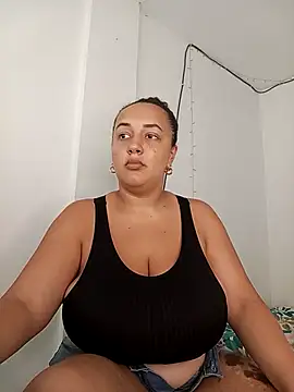 Snapshot of Miss-boobs chatting on 02-18-25, 08:03 Miss-boobs online show from 02-18-25, 08:03