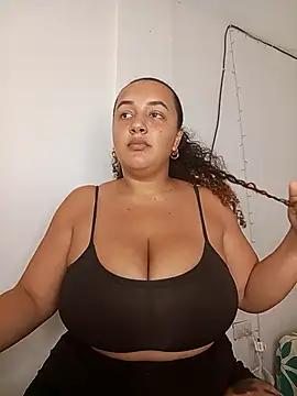 Snapshot of Miss-boobs chatting on 02-24-25, 08:36 Miss-boobs online show from 02-24-25, 08:36