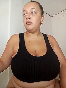 Snapshot of Miss-boobs chatting on 03-08-25, 08:25 Miss-boobs online show from 03-08-25, 08:25