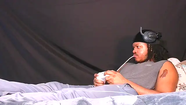 Carolinayoungin online show from 04-12-26, 05:18