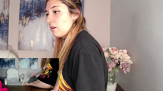 Snapshot of chubby_vanniie_ chatting on 02-05-25, 08:04 chubby vanniie  online show from 02-05-25, 08:04