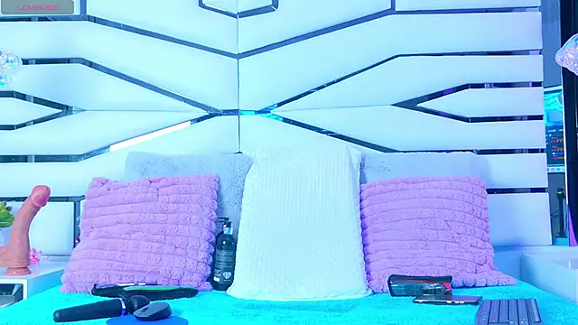 Iris Ross  online show from 02-12-25, 11:18