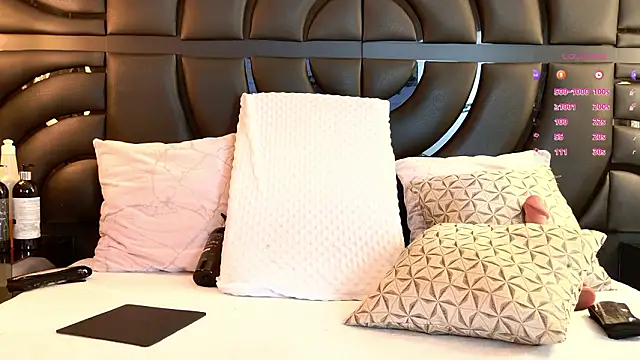 Iris Ross  online show from 03-10-26, 07:19