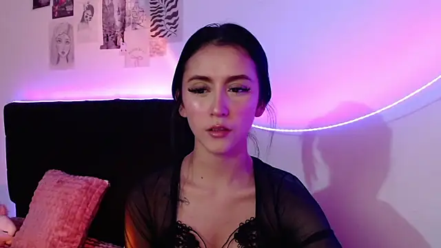 Coralinnee  online show from 02-13-25, 05:37