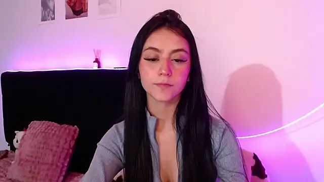 Coralinnee  online show from 03-20-25, 04:40