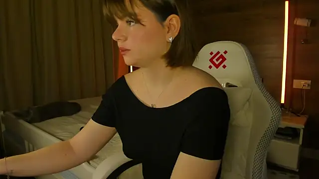 Elizabeth Hottie  online show from 03-19-26, 12:25