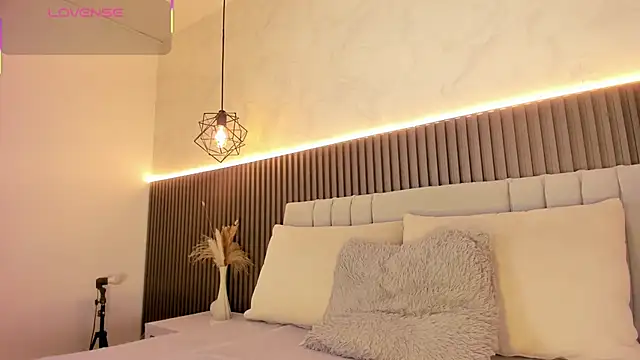 SHANONCLARK online show from 10-06-25, 07:00