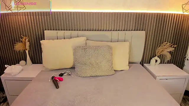 SHANONCLARK online show from 10-11-25, 06:06