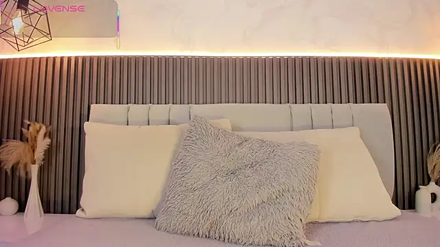 SHANONCLARK online show from 10-12-25, 06:18