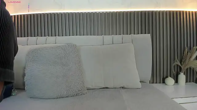 SHANONCLARK online show from 11-18-25, 07:07