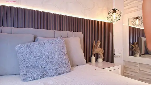 SHANONCLARK online show from 11-30-25, 11:14