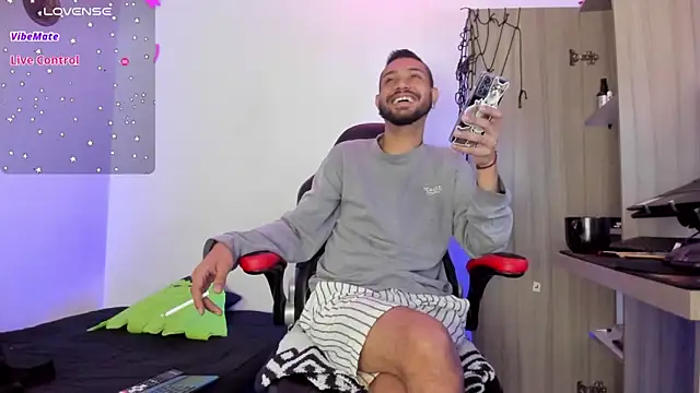 Aron Baylor online show from 10-14-25, 11:27