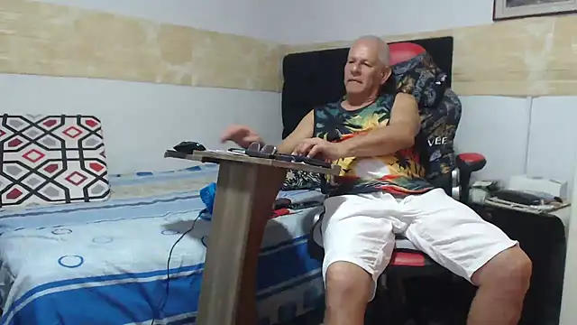 VALENTINO1983  online show from 09-14-25, 06:23