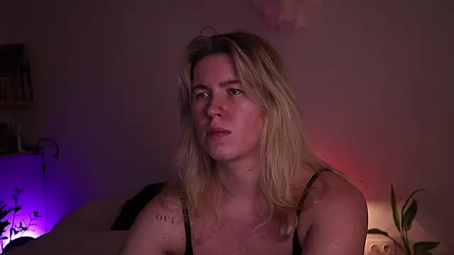 moonamii online show from 11-08-25, 08:18