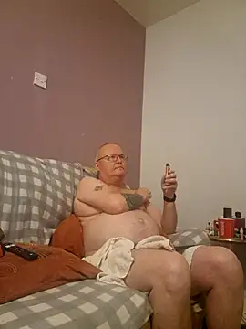 Snapshot of FriendlyDave chatting on 01-28-25, 12:26 FriendlyDave online show from 01-28-25, 12:26