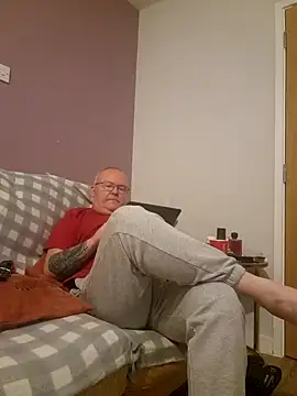 Snapshot of FriendlyDave chatting on 01-31-25, 10:42 FriendlyDave online show from 01-31-25, 10:42