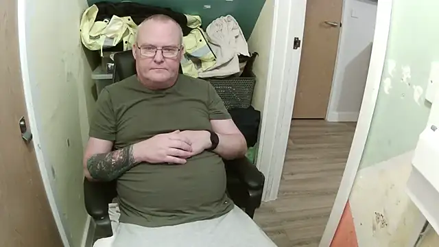 Snapshot of FriendlyDave chatting on 02-05-25, 06:59 FriendlyDave online show from 02-05-25, 06:59