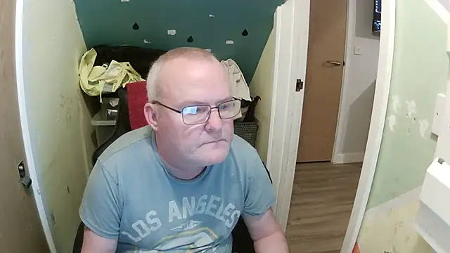 Snapshot of FriendlyDave chatting on 02-06-25, 07:40 FriendlyDave online show from 02-06-25, 07:40