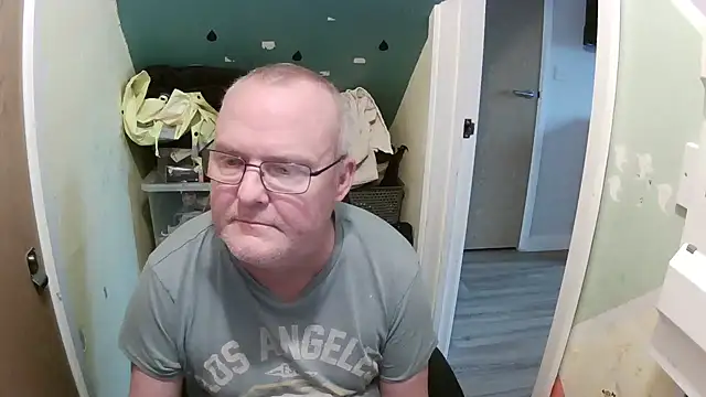 Snapshot of FriendlyDave chatting on 02-08-25, 11:01 FriendlyDave online show from 02-08-25, 11:01