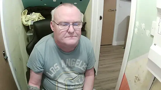 Snapshot of FriendlyDave chatting on 02-09-25, 08:13 FriendlyDave online show from 02-09-25, 08:13