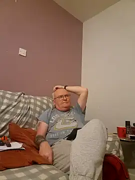 Snapshot of FriendlyDave chatting on 02-09-25, 11:15 FriendlyDave online show from 02-09-25, 11:15