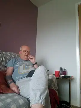 Snapshot of FriendlyDave chatting on 02-10-25, 08:20 FriendlyDave online show from 02-10-25, 08:20