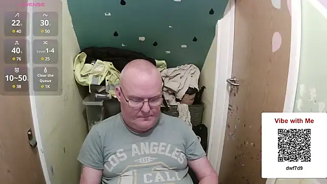 Snapshot of FriendlyDave chatting on 02-13-25, 02:52 FriendlyDave online show from 02-13-25, 02:52