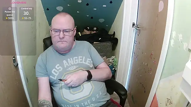 Snapshot of FriendlyDave chatting on 02-16-25, 09:15 FriendlyDave online show from 02-16-25, 09:15